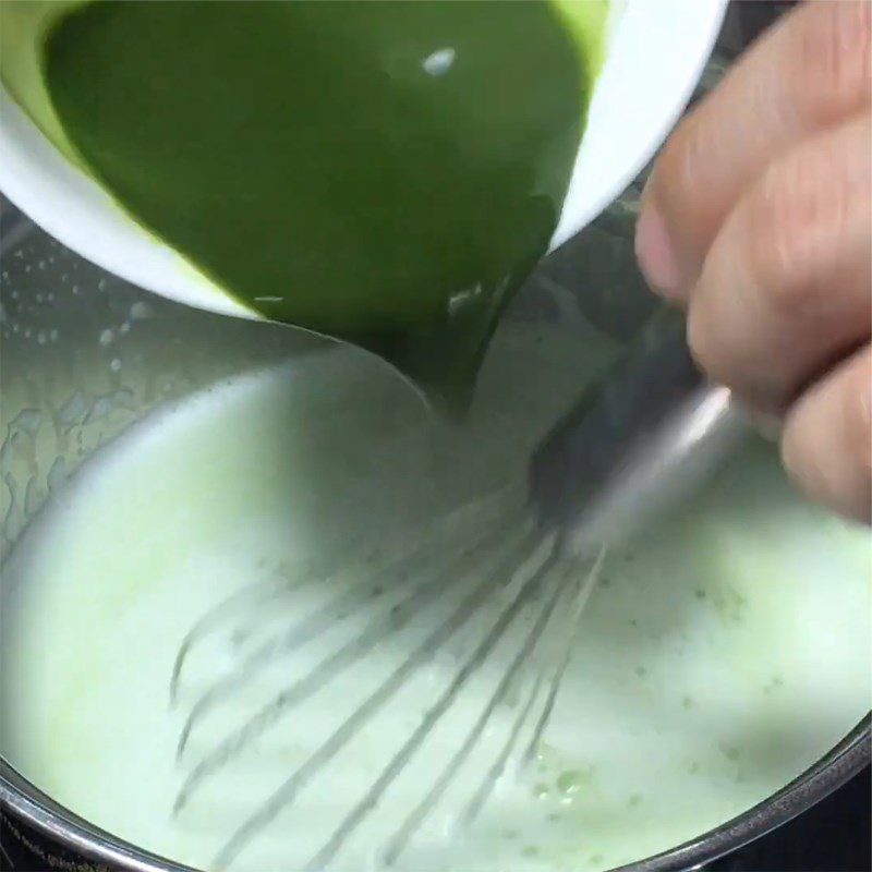 Step 3 Making milk tea Matcha jelly milk tea