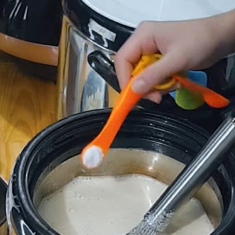 Step 2 Make milk tea Longan jelly milk tea