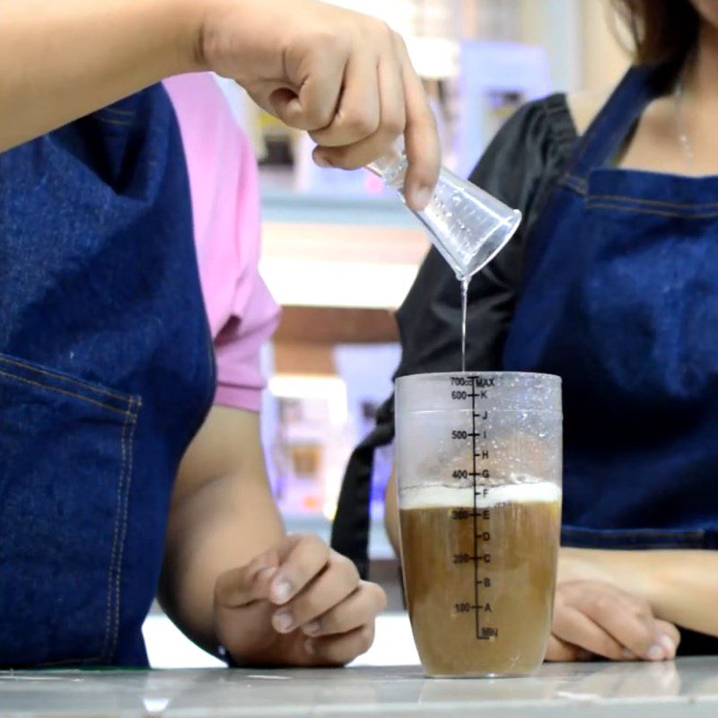 Step 2 Make chocolate milk tea Chocolate milk tea cream cheese