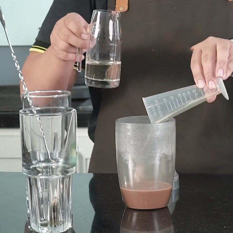 Step 2 Mix Chocolate Mint Milk Tea