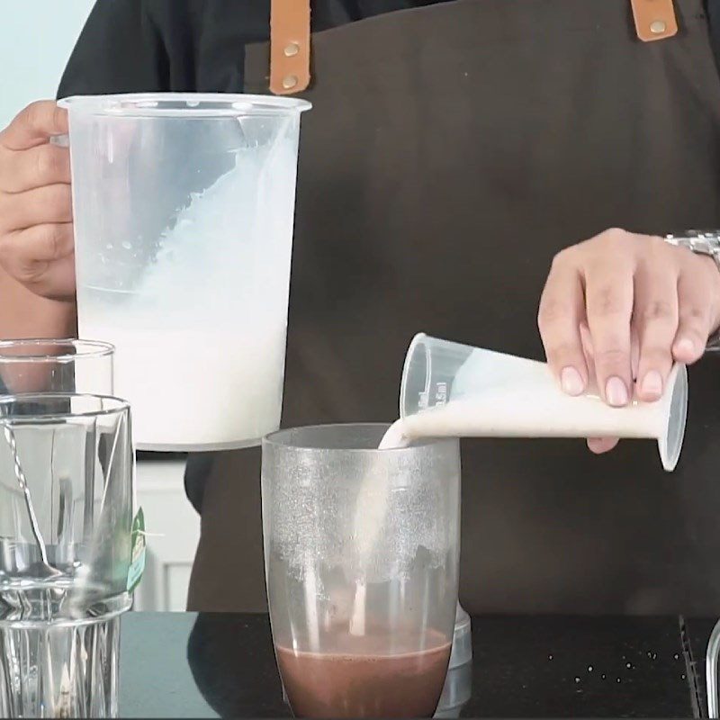 Step 2 Mix Chocolate Mint Milk Tea
