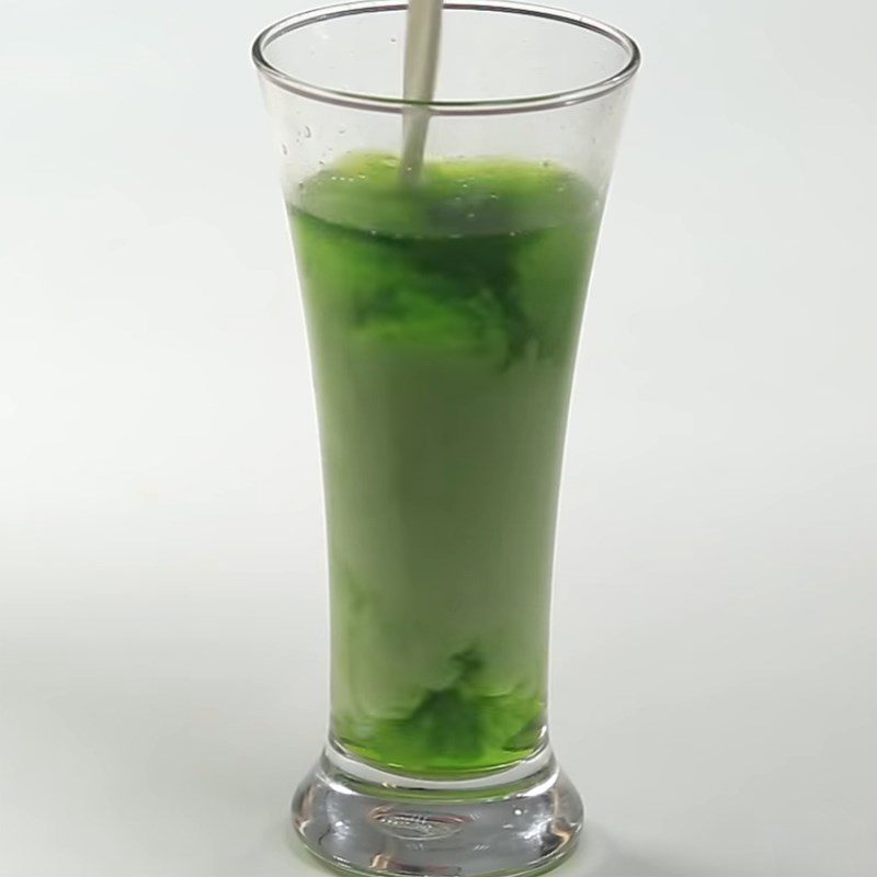 Step 3 Prepare Thai milk tea with matcha jelly