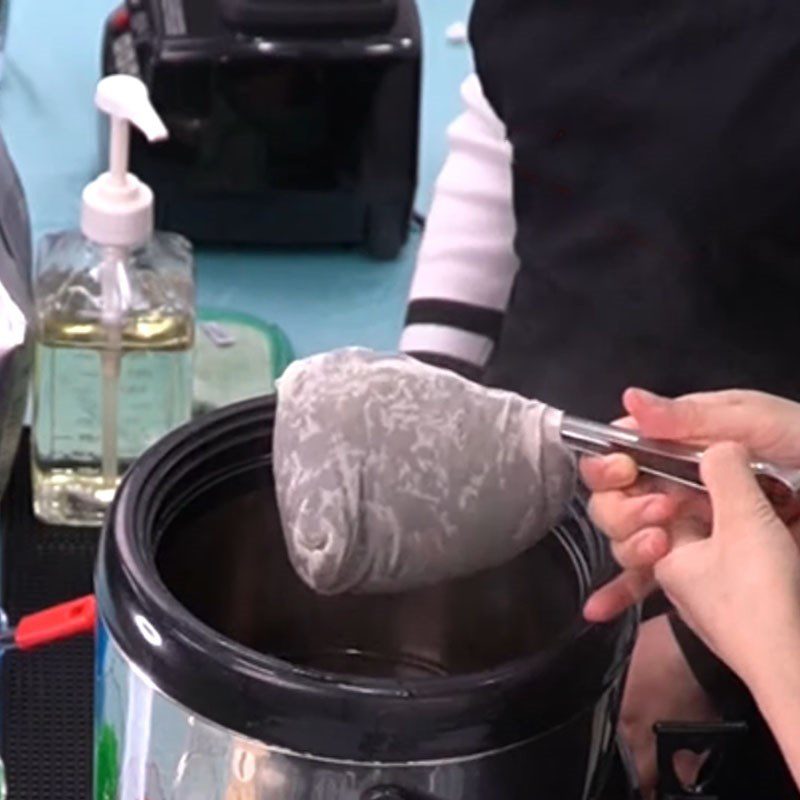 Step 1 Brew tea for Taro Milk Tea