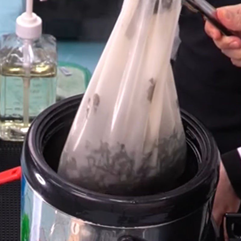 Step 1 Brew tea for Taro Milk Tea