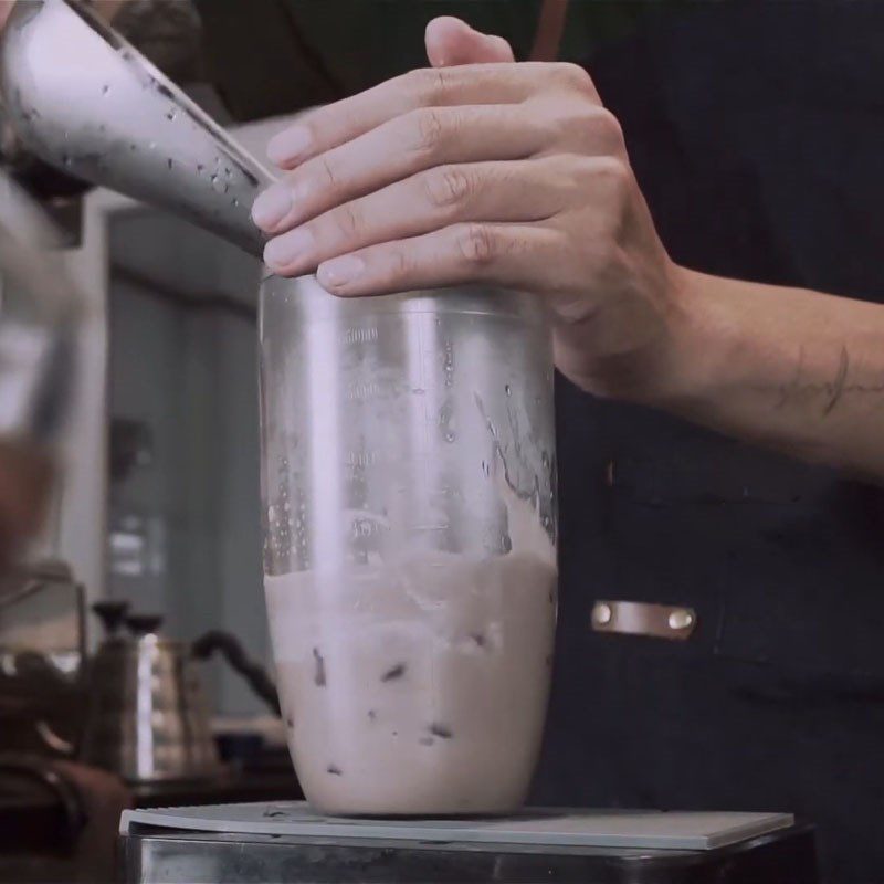 Step 1 Brew the tea Purple Yam and Red Bean Milk Tea