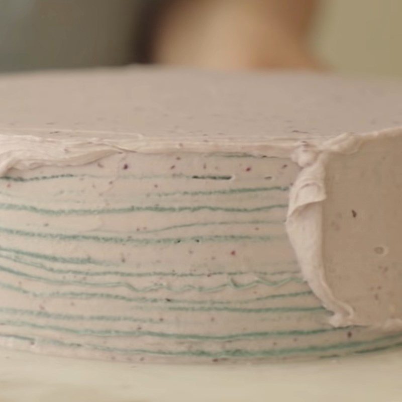 Step 6 Spreading cream and decorating Thousand layer blueberry crepe cake