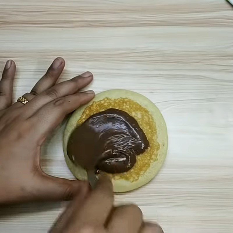 Step 4 Spread the filling Doremon pancakes - dorayaki pancakes without baking powder and eggs