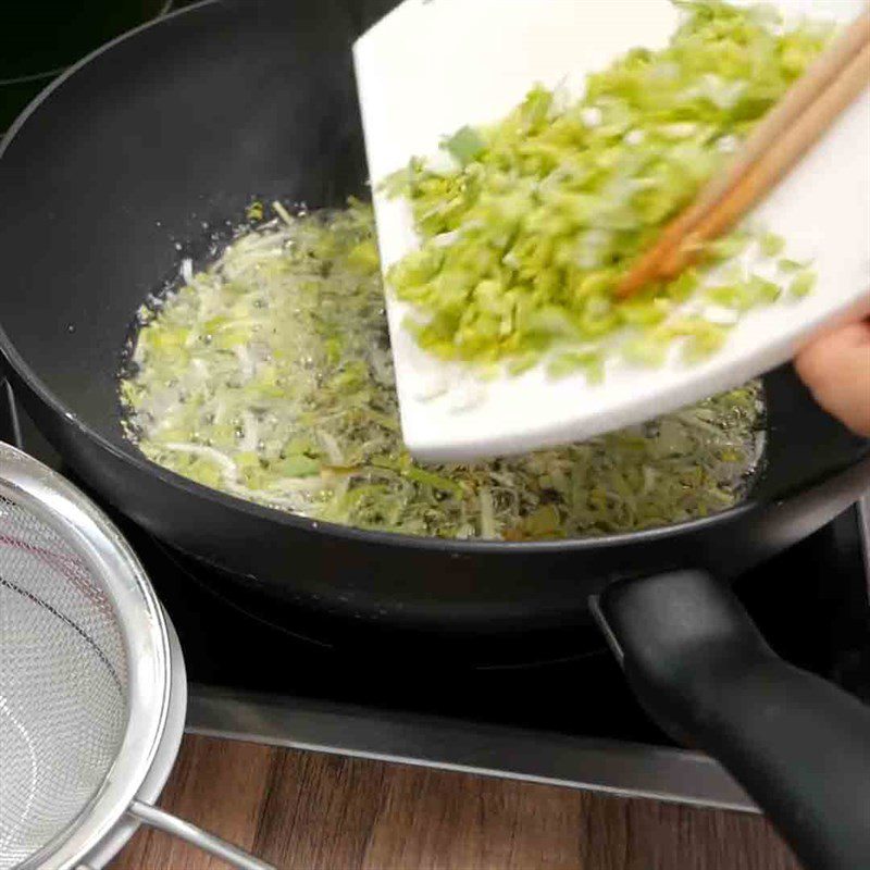 Step 5 Frying Shallots for Savory Sticky Rice