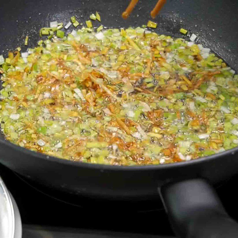 Step 5 Frying Shallots for Savory Sticky Rice