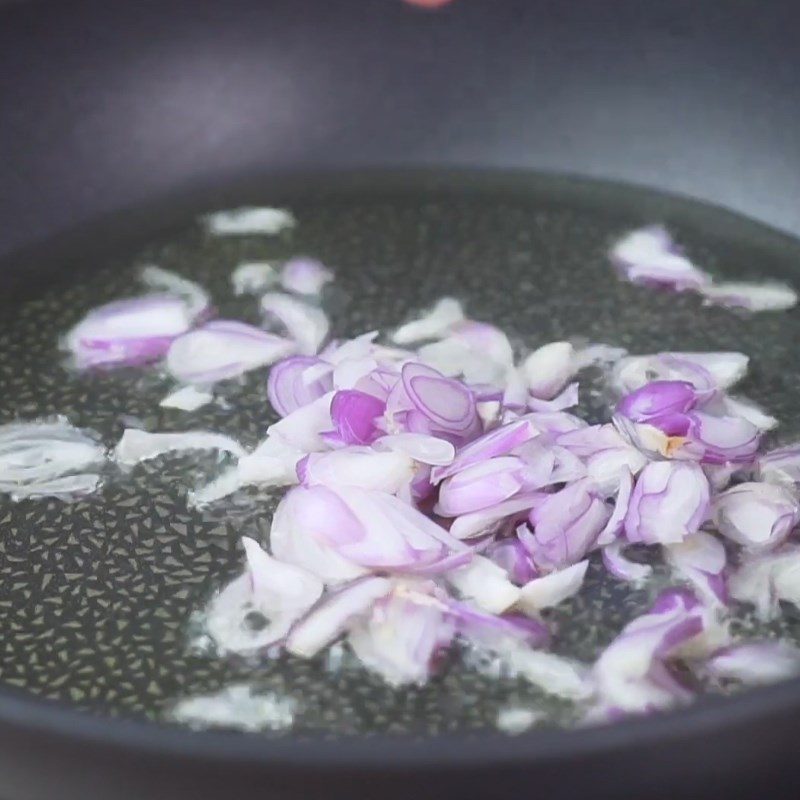 Step 3 Sauté the onions Braised pork with plums