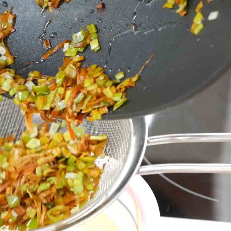 Step 5 Frying Shallots for Savory Sticky Rice