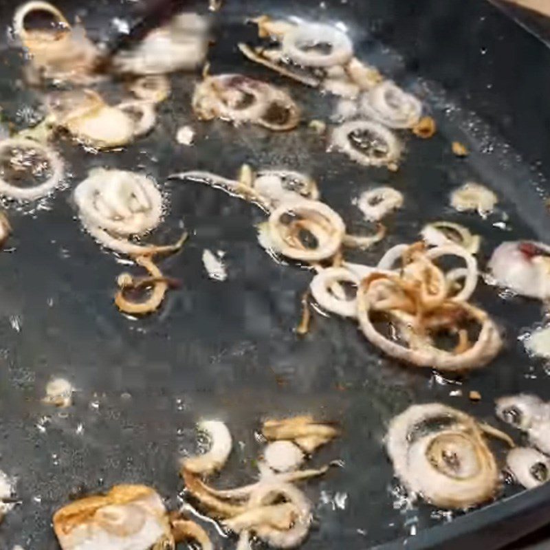 Step 5 Fry shallots of field crab