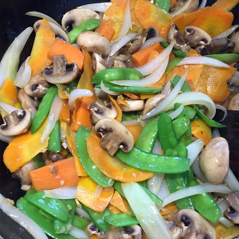 Step 3 Making stir-fried beef with straw mushrooms Beef stir-fried with straw mushrooms