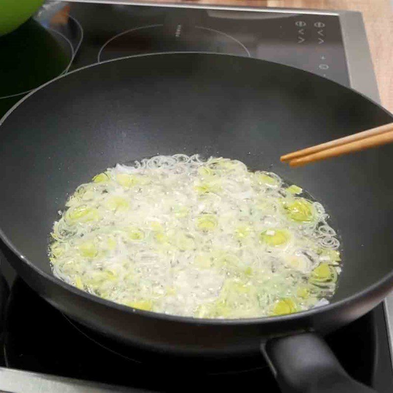 Step 5 Frying Shallots for Savory Sticky Rice