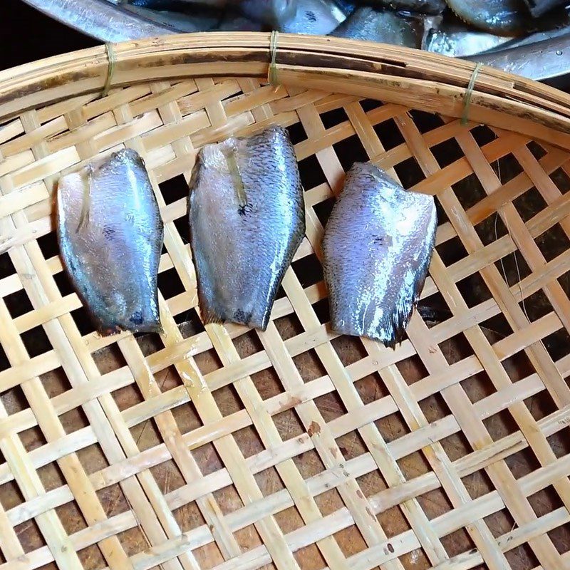 Step 3 Drying fish Dried butterfly fish