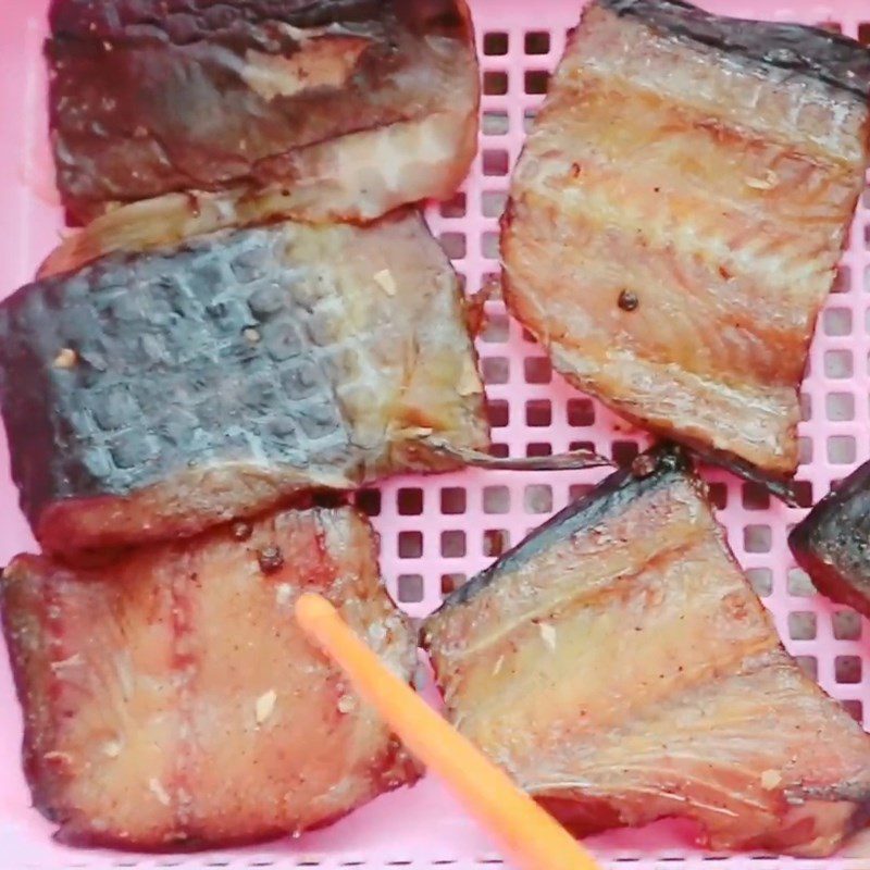 Step 4 Drying Dried catfish marinated in soy sauce