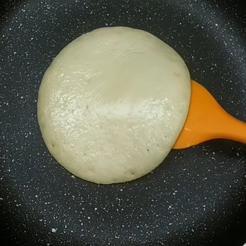 Step 3 Fry the pancakes Doremon pancakes - dorayaki pancakes without baking powder and eggs