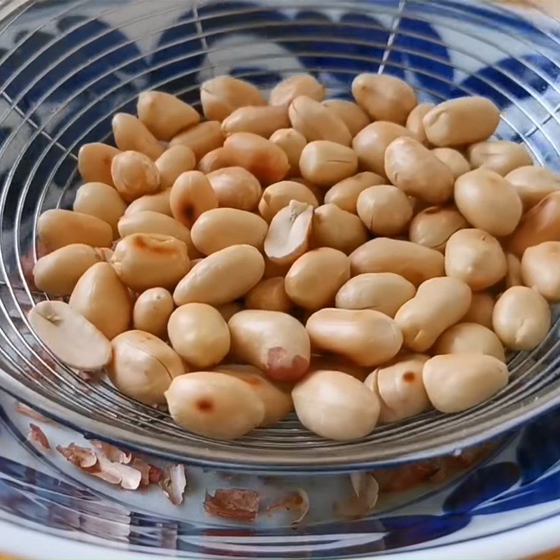 Step 2 Roasting peanuts Pumpkin cake with peanut filling