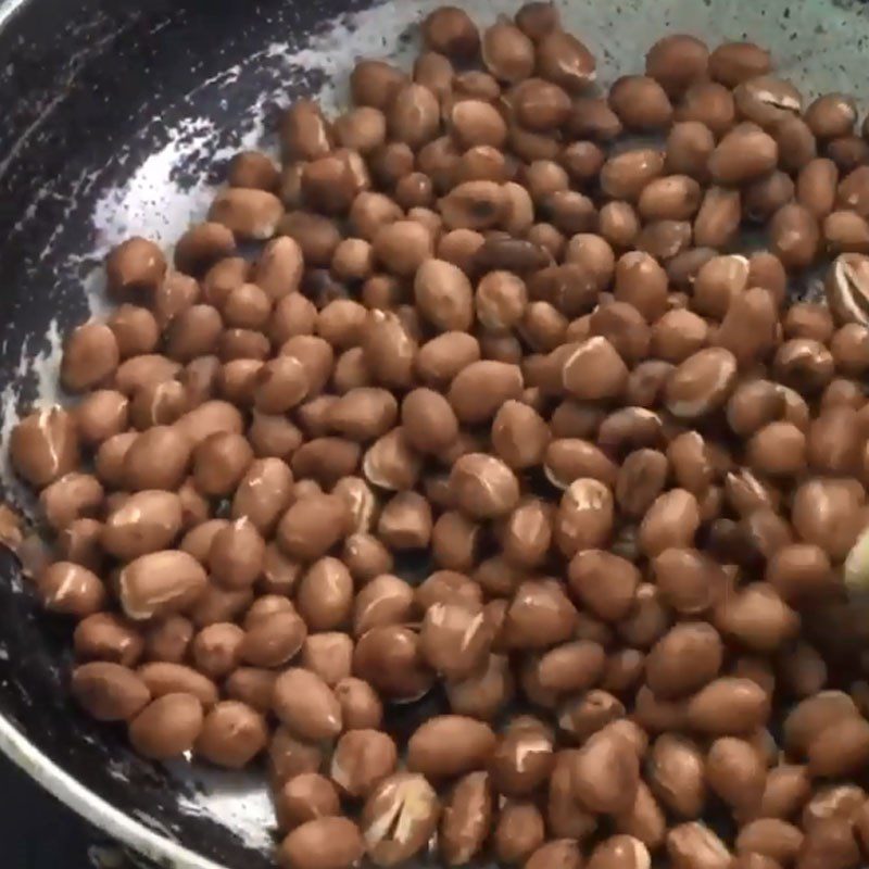 Step 1 Roast Peanuts and Fry Onions for Shrimp and Papaya Salad