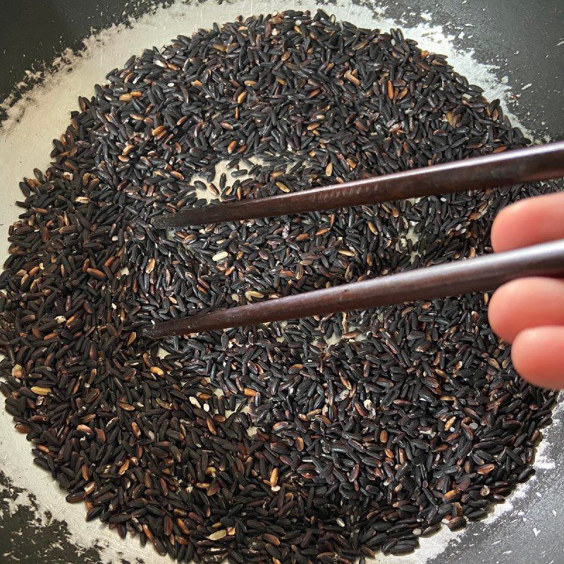 Step 1 Roast brown rice Brown rice milk