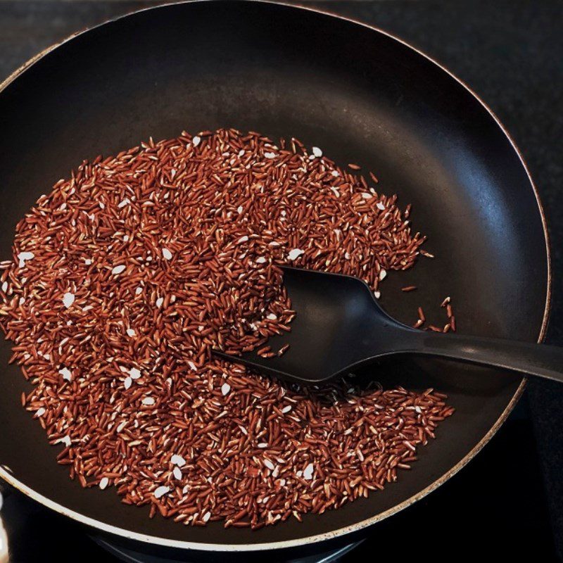 Step 1 Roast brown rice and shell walnuts Brown Rice Milk with Walnuts