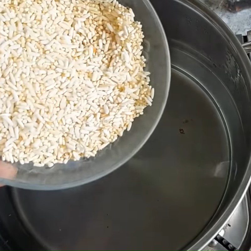 Step 2 Roast rice and cook porridge Frog salad porridge