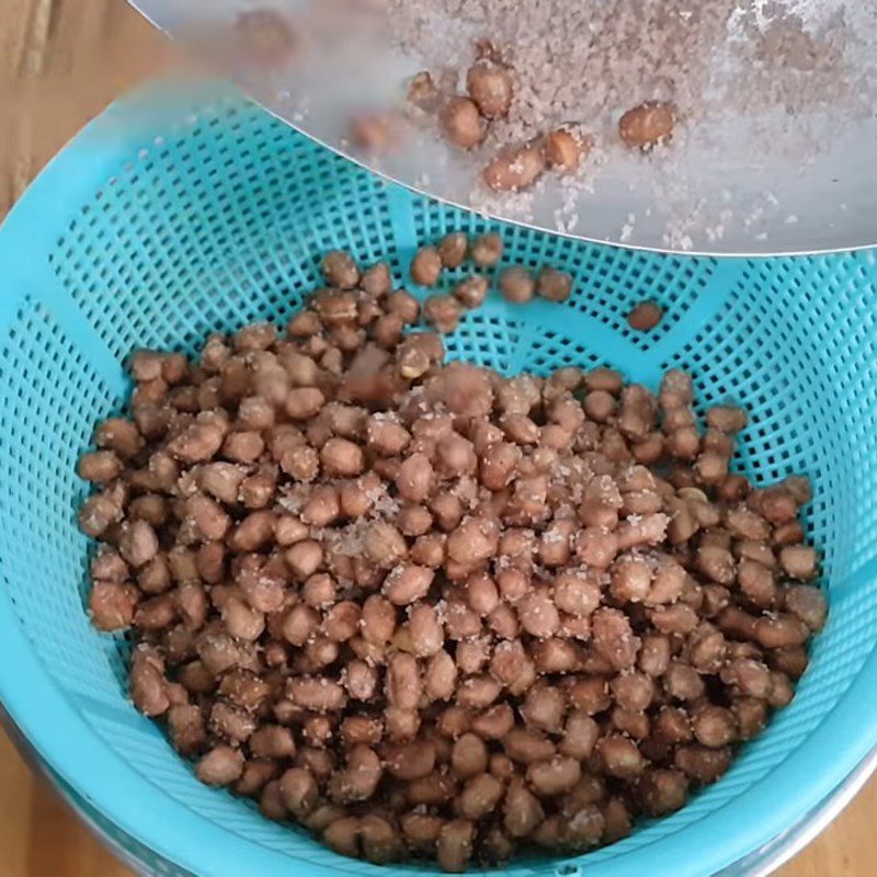 Step 3 Sifting peanuts Roasted peanuts with salt and sugar