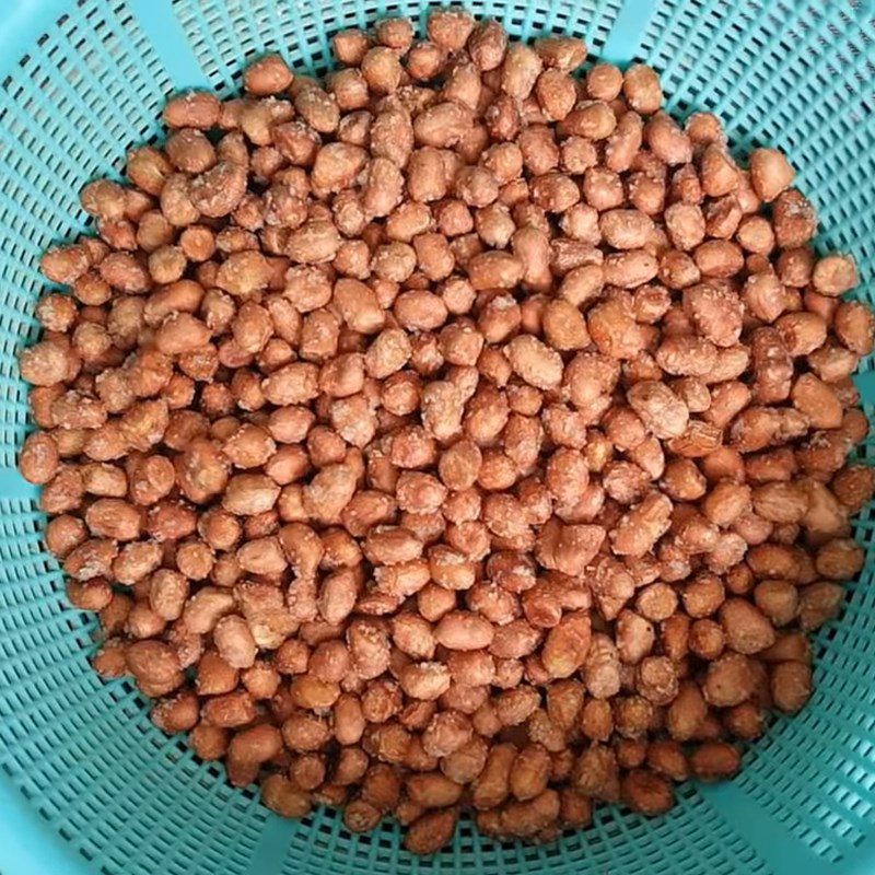 Step 3 Sifting peanuts Roasted peanuts with salt and sugar
