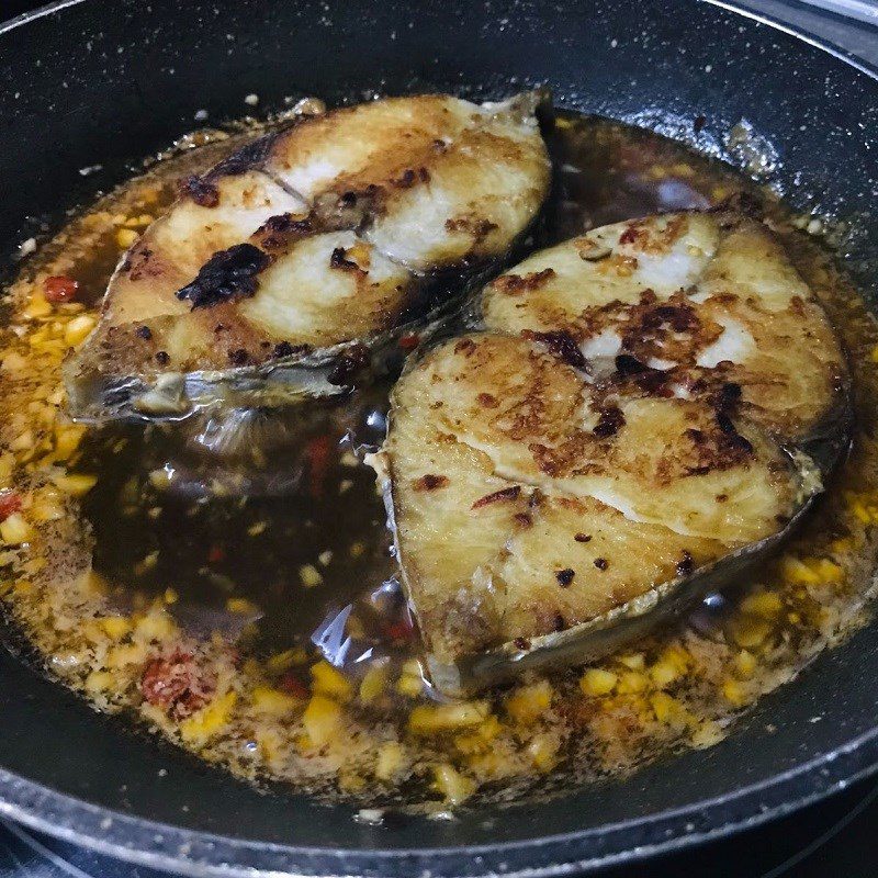 Step 5 Simmer mackerel with fish sauce Mackerel with fish sauce