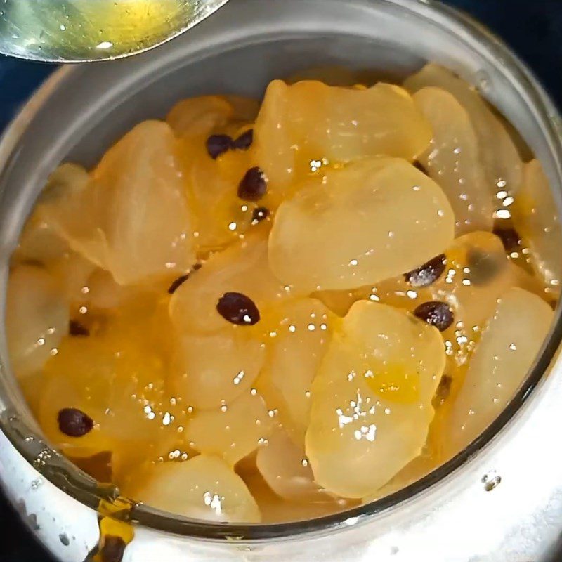 Step 3 Stir-fried dac seeds with passion fruit Dac seed yogurt with passion fruit