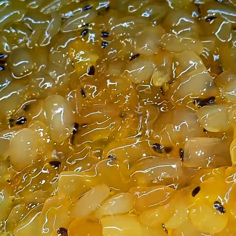 Step 3 Stir-fry dac seeds with passion fruit Yogurt with dac seeds and passion fruit