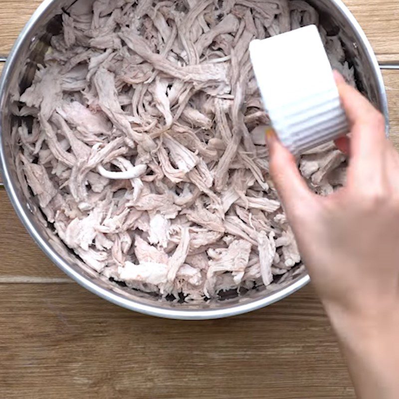 Step 3 Sauté and dry the pork Dried seasoned pork shredded