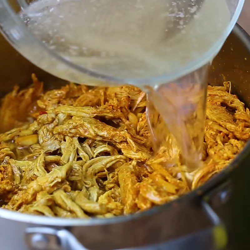 Step 3 Braise and dry pork Shredded seasoned dried pork