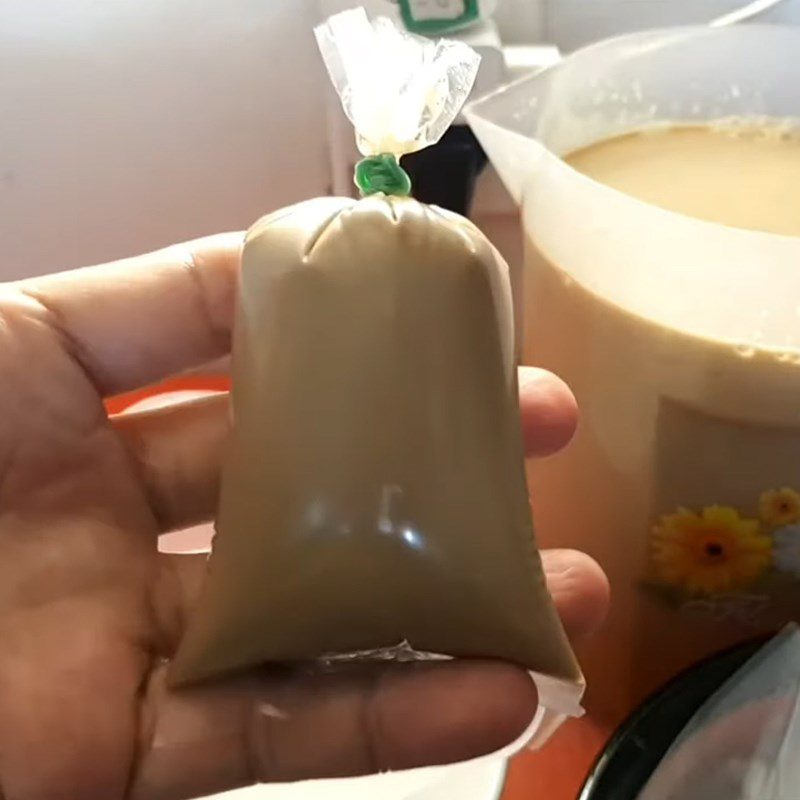 Step 3 Pour into the bag and freeze Coffee Milk Bag Ice Cream