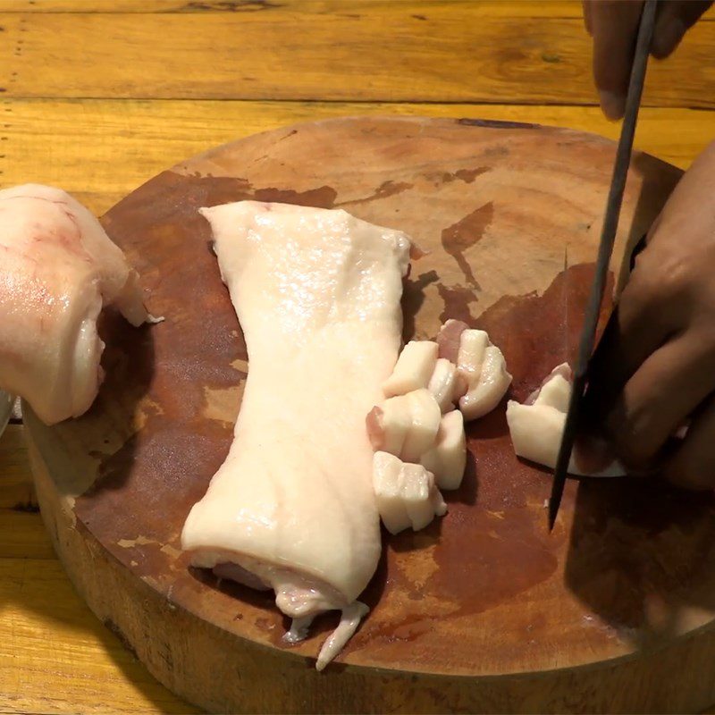 Step 1 Prepare the ingredients for Fried Pork Fat with Quet Sauce
