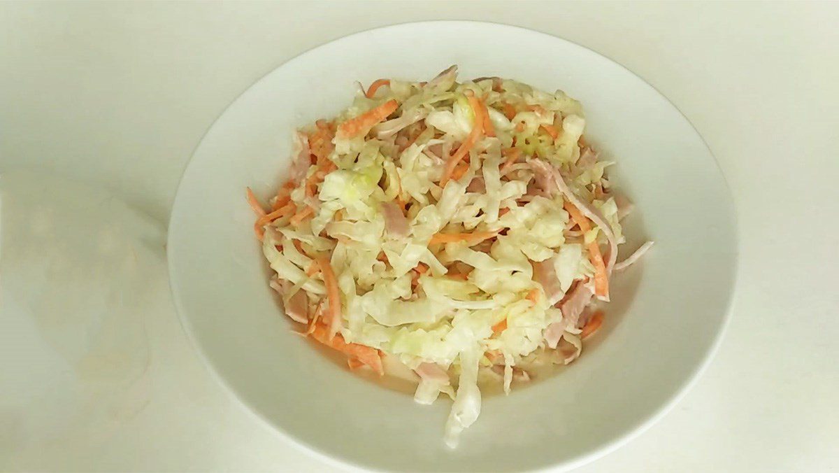 2 ways to make delicious and simple coleslaw with mayonnaise 14 Cabbage salad mixed with mayonnaise and jambon