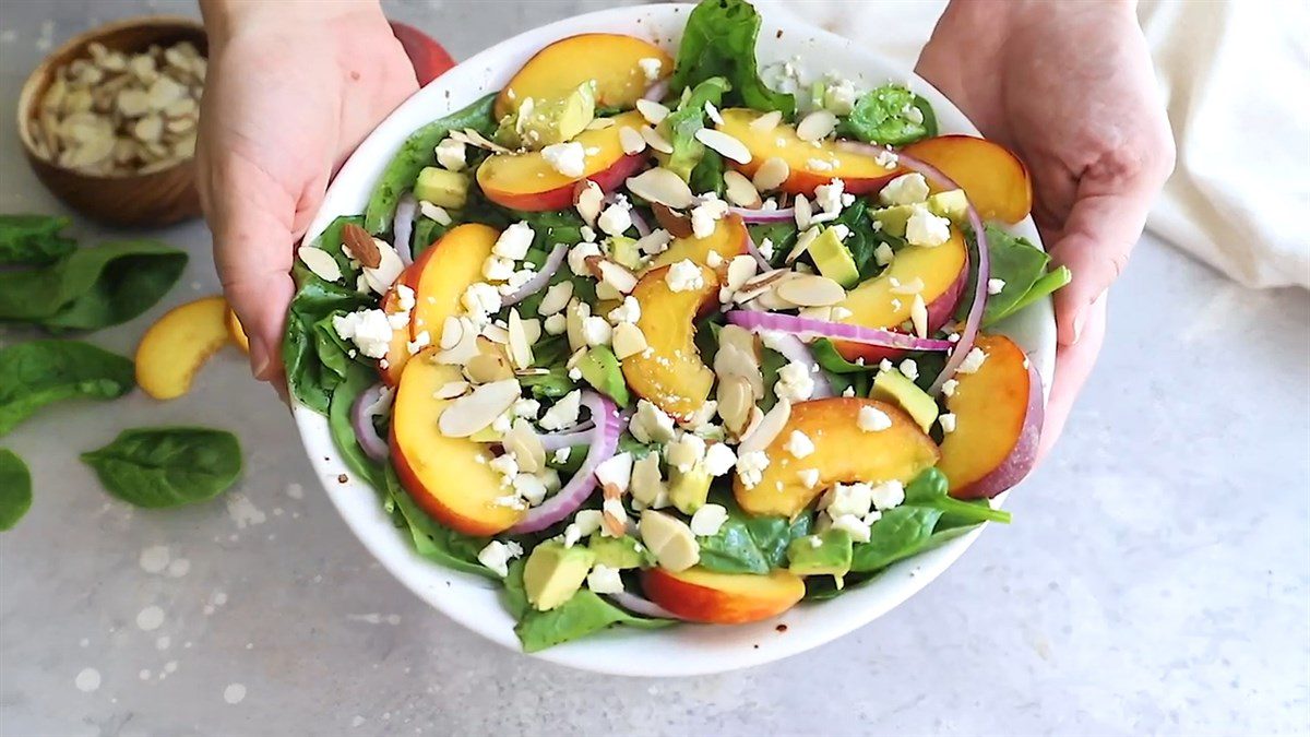 4 Simple Ways to Make Fresh Peach Salad That Is Delicious and Healthy 17 Spinach peach salad