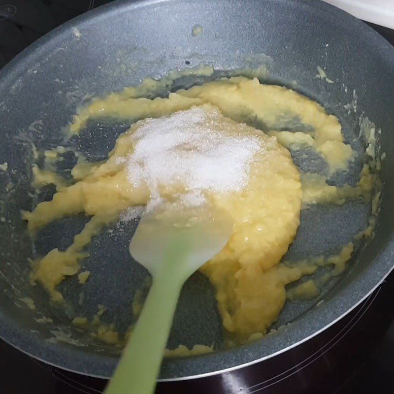 Step 2 Cook green bean filling for the carp floating cake