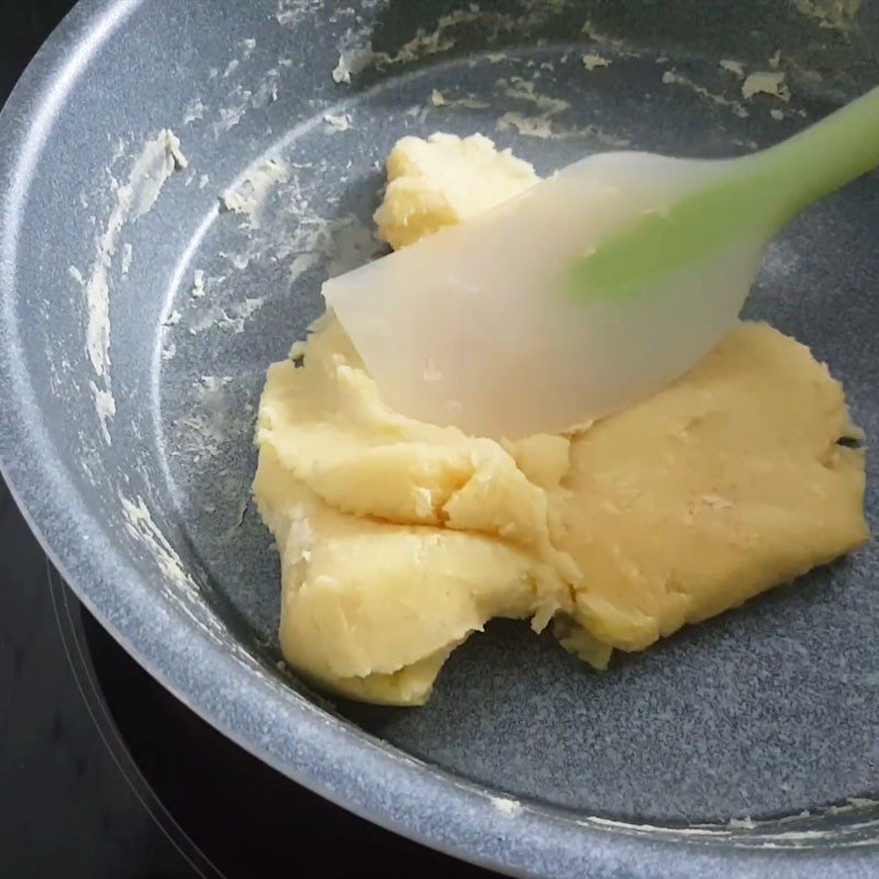 Step 2 Cook green bean filling for the carp floating cake