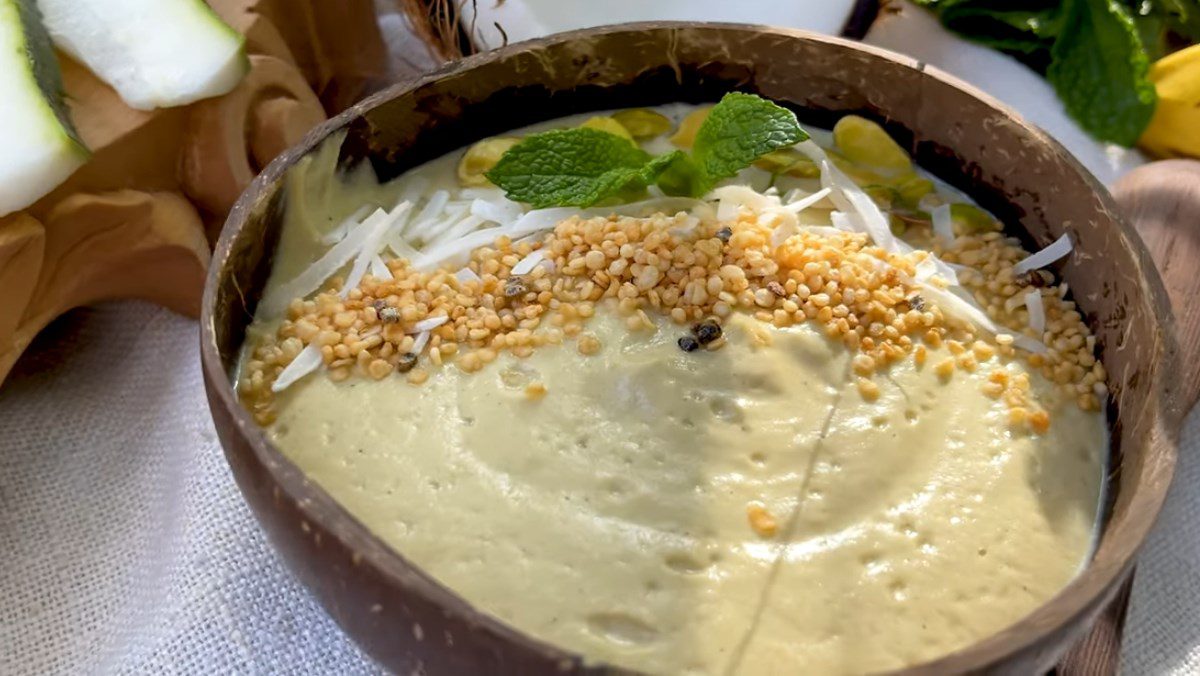 4 Ways to Make Refreshing Winter Melon Smoothies for Effective Weight Loss 35 Cucumber and Pistachio Smoothie