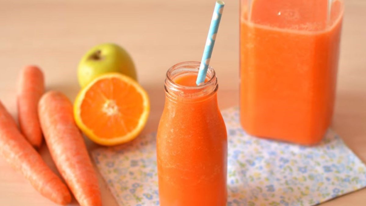4 Simple Ways to Make Delicious Carrot Orange Smoothies for Healthy Eyes and Beautiful Skin 23 Orange carrot apple smoothie