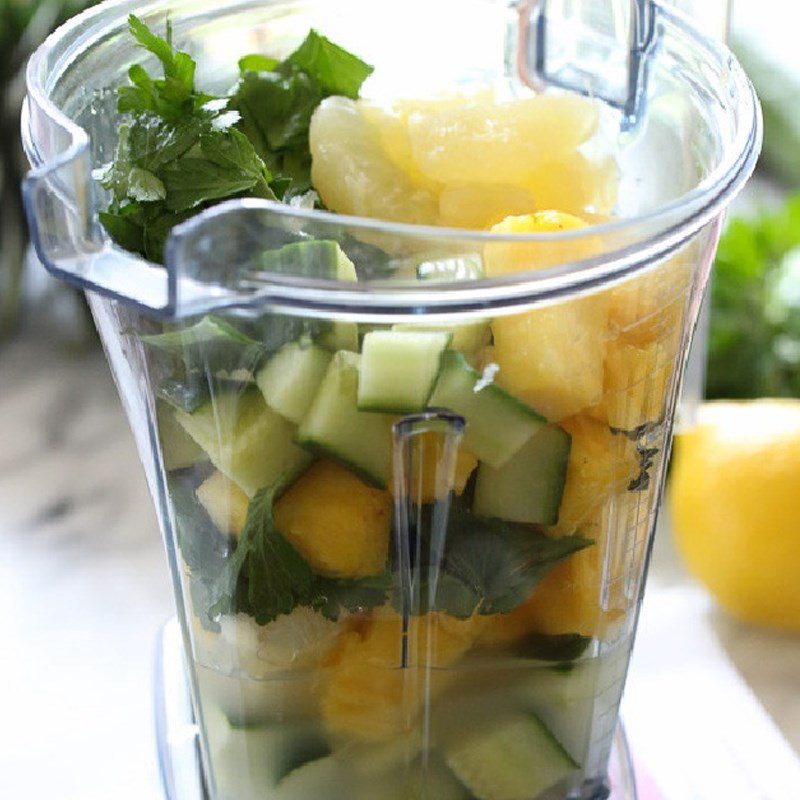Step 2 Blend the smoothie for Pineapple Celery Cucumber Smoothie