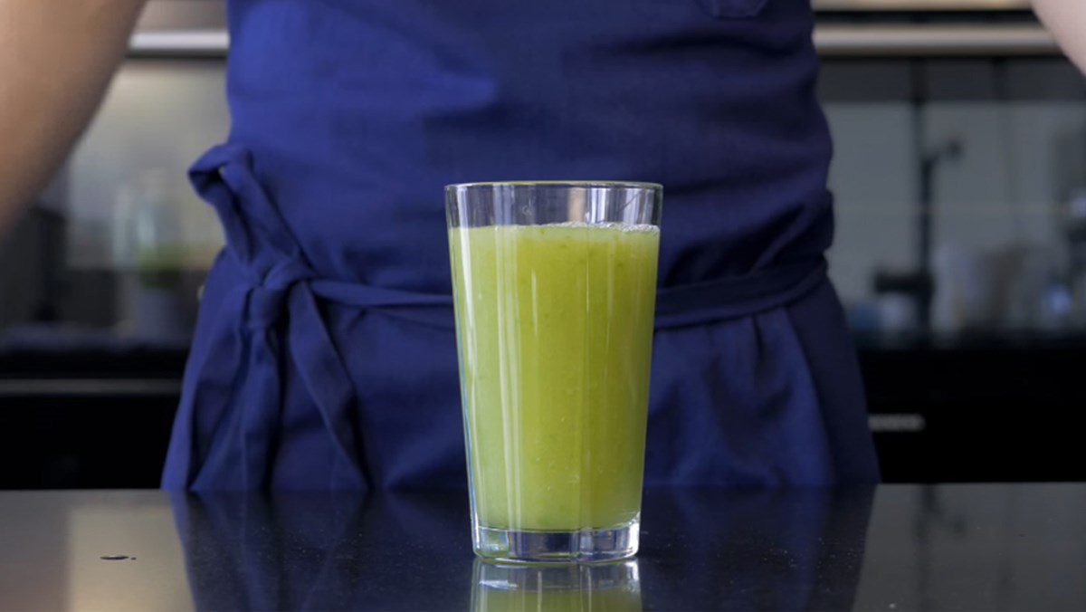 4 Ways to Make Celery Smoothies for Weight Loss, Beautiful Skin, and Good Health 19 Celery Green Apple Smoothie