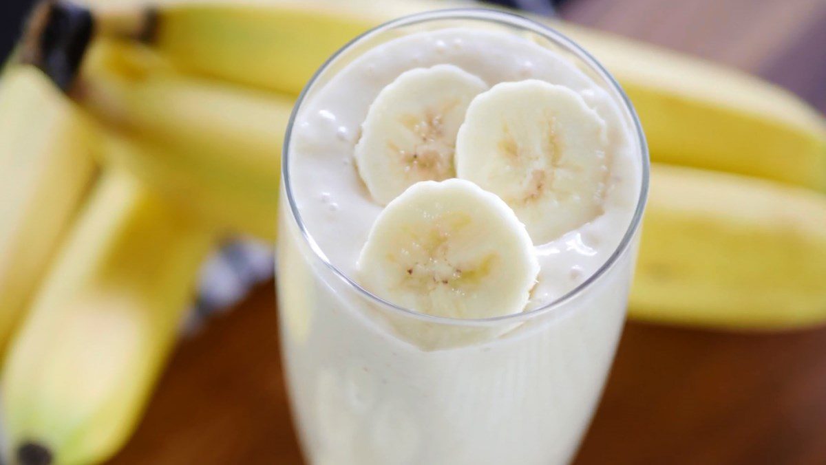 Banana yogurt smoothie