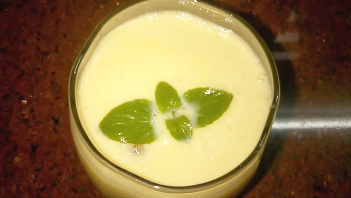 Jackfruit yogurt smoothie
