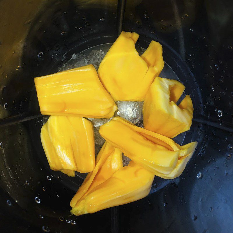 Step 2 Blend Jackfruit Mango Smoothie