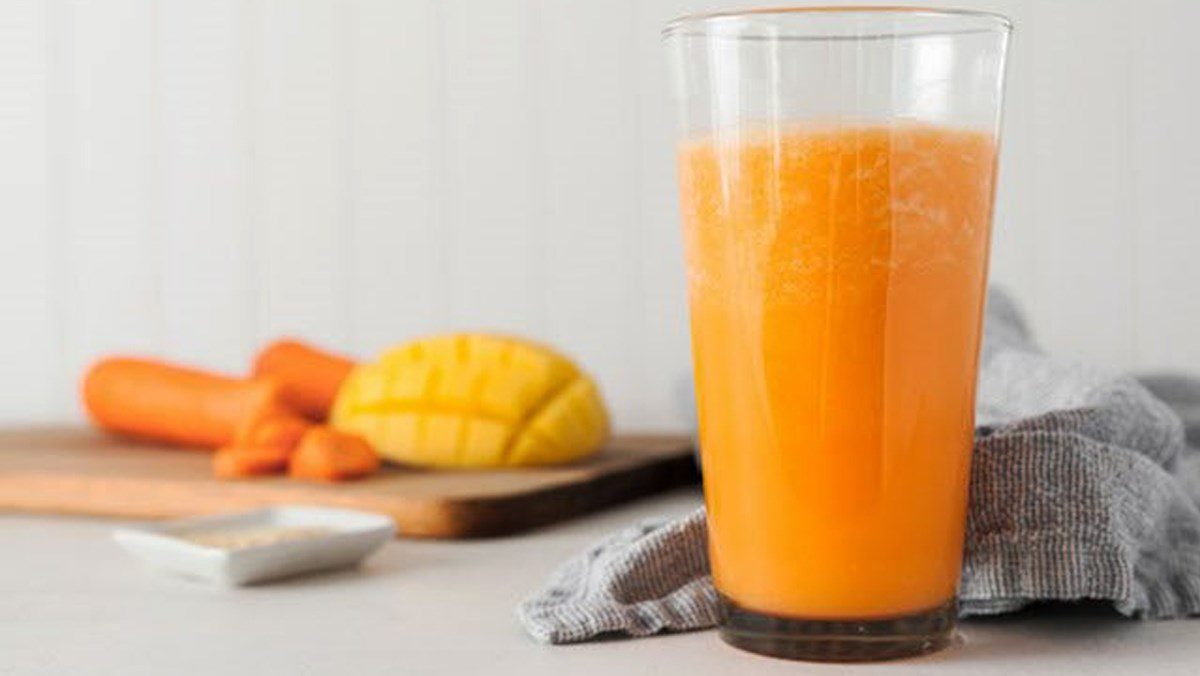7 ways to make delicious, simple, nutritious carrot smoothies for the whole family 36 Mango carrot smoothie