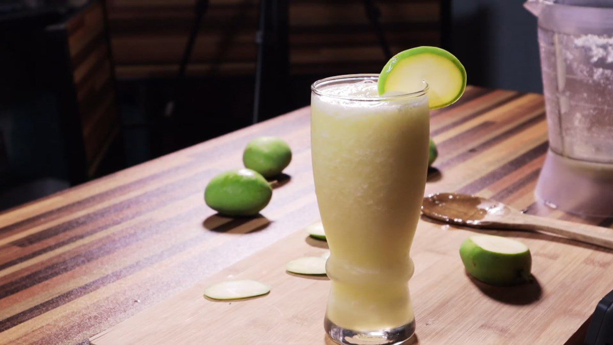 2 ways to make sweet and sour green mango smoothie to cool off refreshingly 2 Green Mango Smoothie