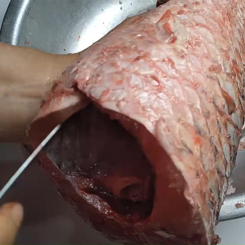 Step 1 Preparing snakehead fish for steaming