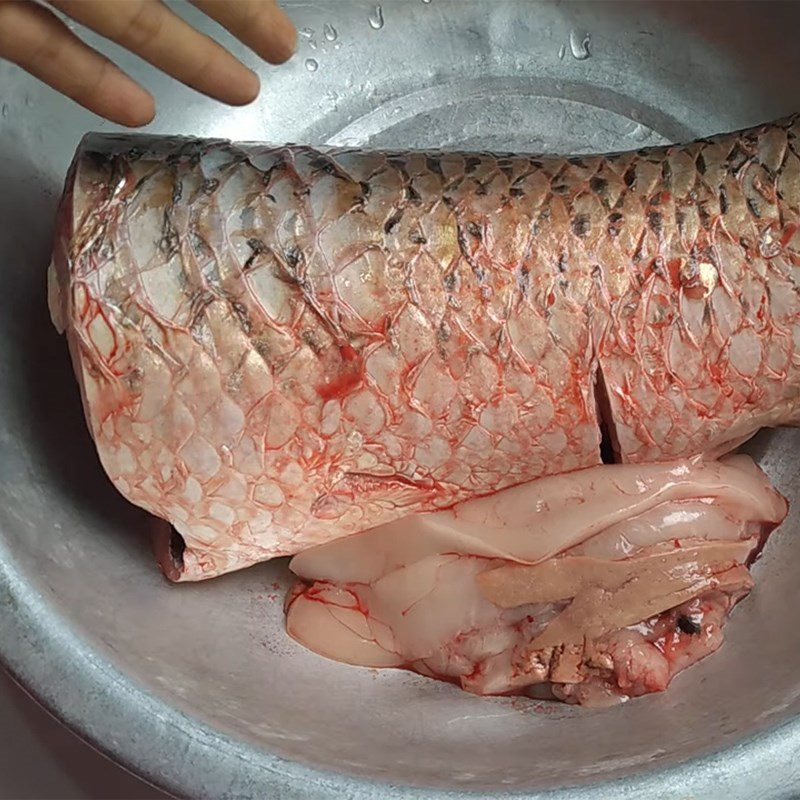 Step 1 Preparing snakehead fish for steaming